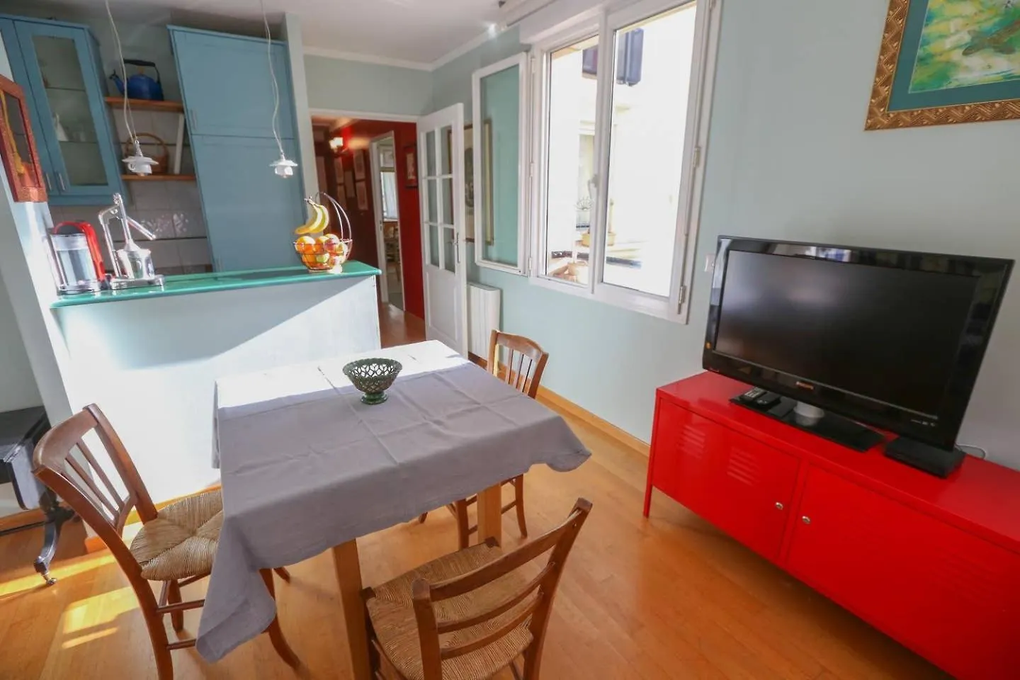 Bright Pied-A-Terre Eiffel Tower 4 People Apartment Paris France