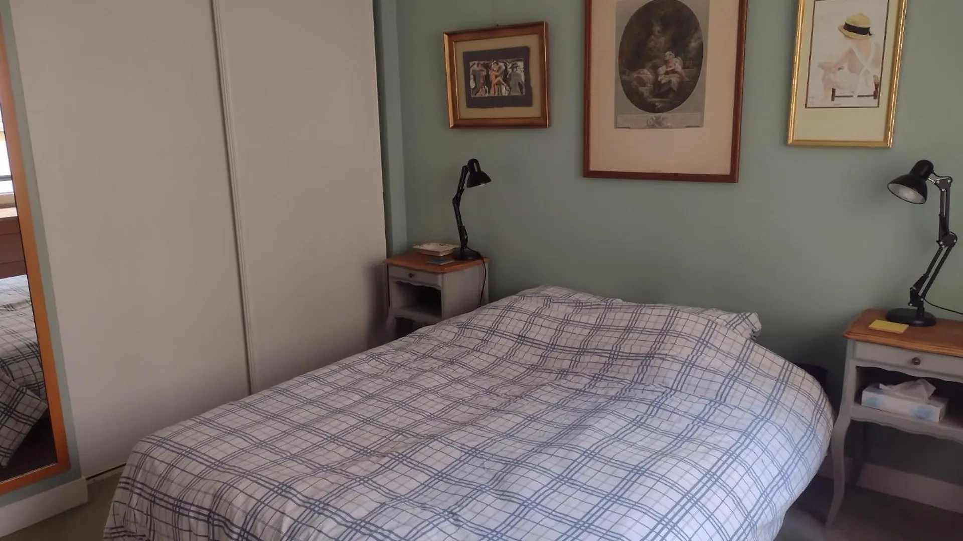 Bright Pied-A-Terre Eiffel Tower 4 People Apartment Paris